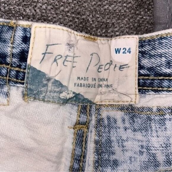 Free People Hi Waisted Light Washed Patchwork Cutoff Denim Retro Shorts size 24 - Picture 6 of 9